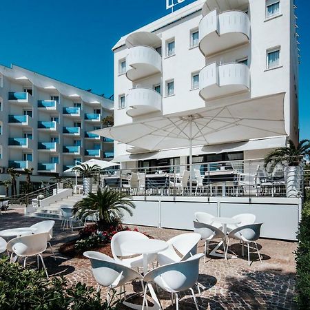 Hotel Luna Lignano Sabbiadoro Kültér fotó