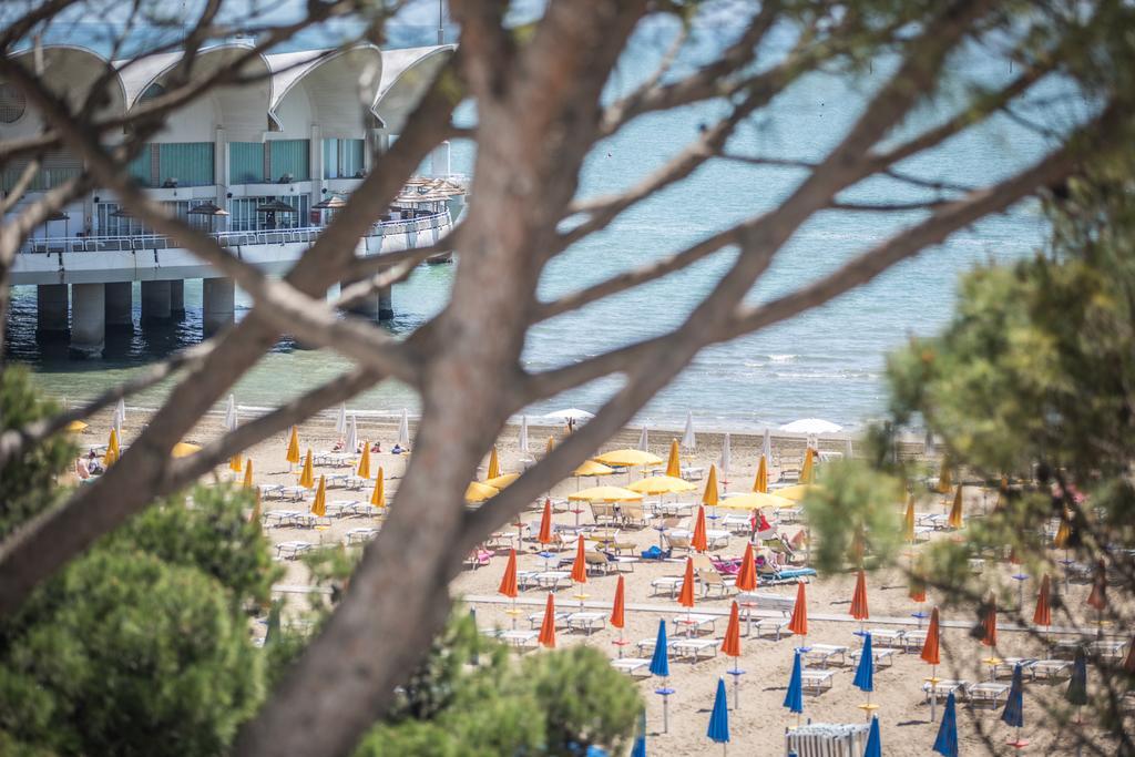 Hotel Luna Lignano Sabbiadoro Kültér fotó